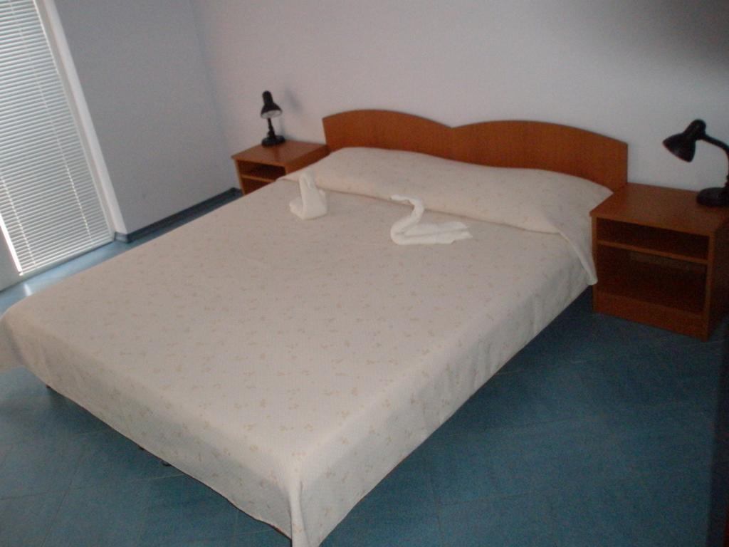Family Hotel Maritime Ahtopol Bilik gambar